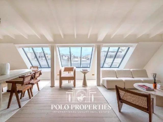 Tout savoir sur cet appartement dans le quartier Triangle d'Or, à Paris 8ème