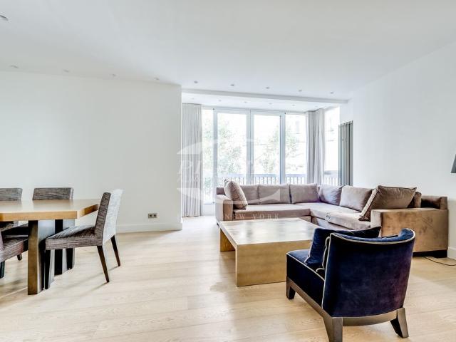Tout savoir sur cet appartement dans le quartier Triangle d'Or, à Paris 8ème