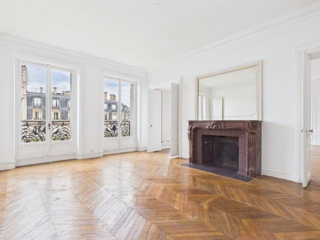Tout savoir sur cet appartement dans le quartier Triangle d'Or, à Paris 8ème