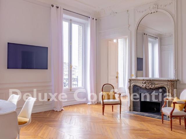 Tout savoir sur cet appartement dans le quartier Triangle d'Or, à Paris 8ème