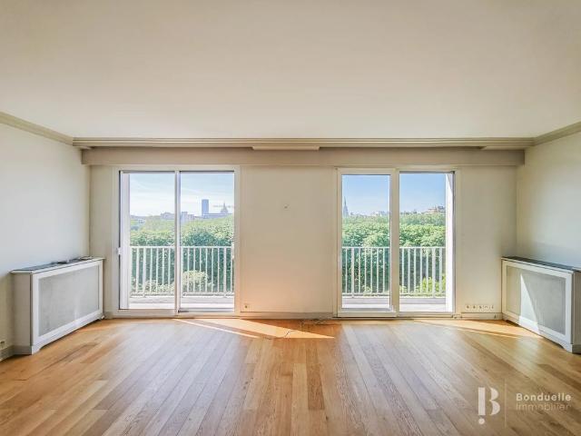 Tout savoir sur cet appartement dans le quartier Triangle d'Or, à Paris 8ème