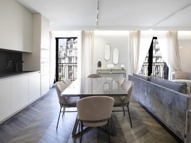 Tout savoir sur cet appartement dans le quartier Triangle d'Or, à Paris 8ème
