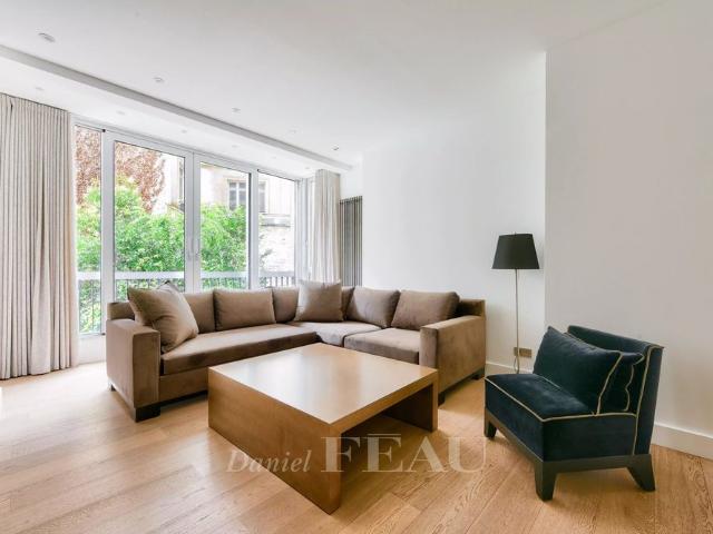 Tout savoir sur cet appartement dans le quartier Triangle d'Or, à Paris 8ème