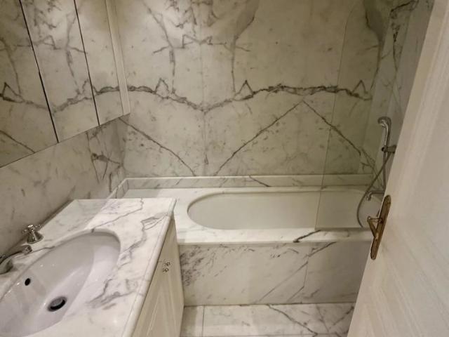Tout savoir sur cet appartement dans le quartier Triangle d'Or, à Paris 8ème