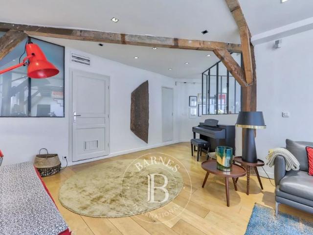Tout savoir sur cet appartement dans le quartier Triangle d'Or, à Paris 8ème