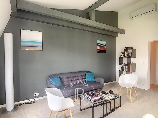 Tout savoir sur cet appartement dans le quartier Triangle d'Or, à Paris 8ème
