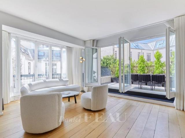 Tout savoir sur cet appartement dans le quartier Triangle d'Or, à Paris 8ème