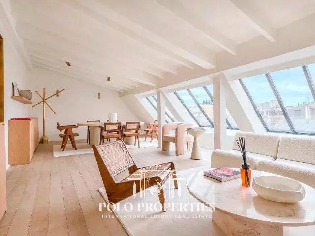 Tout savoir sur cet appartement dans le quartier Triangle d'Or, à Paris 8ème