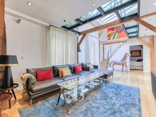Tout savoir sur cet appartement dans le quartier Triangle d'Or, à Paris 8ème