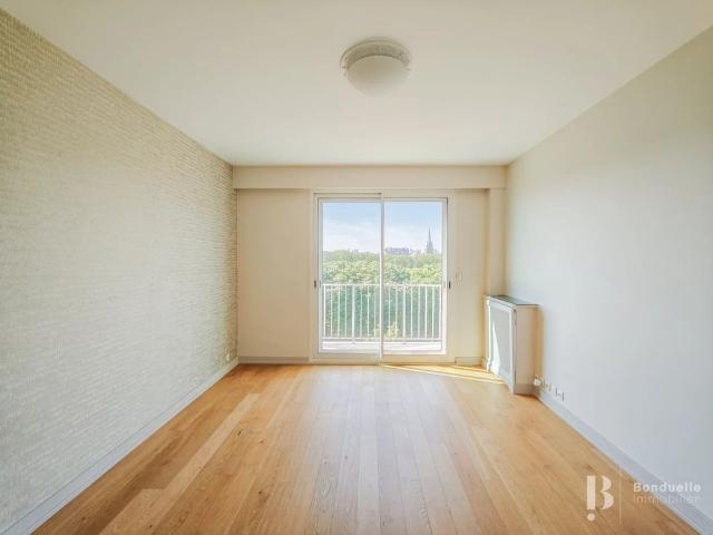 Tout savoir sur cet appartement dans le quartier Triangle d'Or, à Paris 8ème