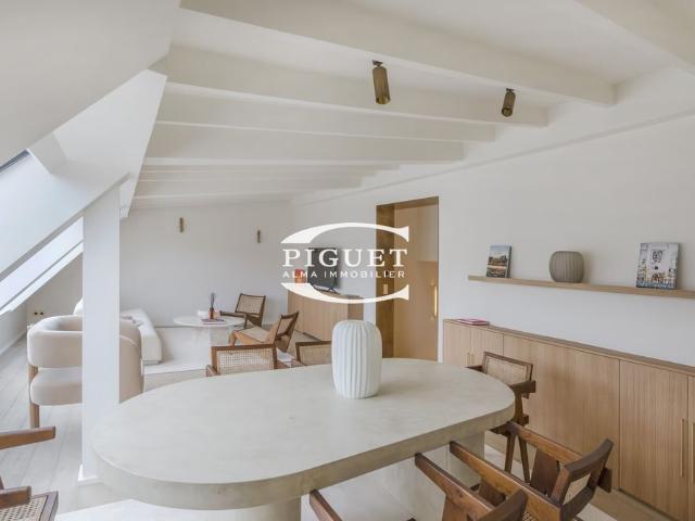 Tout savoir sur cet appartement dans le quartier Triangle d'Or, à Paris 8ème