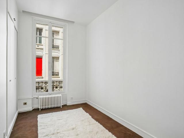 Tout savoir sur cet appartement dans le quartier Triangle d'Or, à Paris 8ème