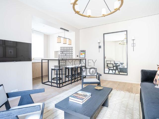 Tout savoir sur cet appartement dans le quartier Triangle d'Or, à Paris 8ème