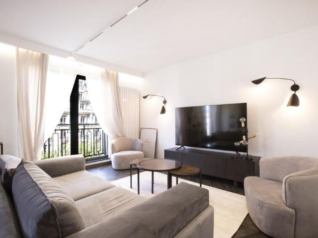 Tout savoir sur cet appartement dans le quartier Triangle d'Or, à Paris 8ème