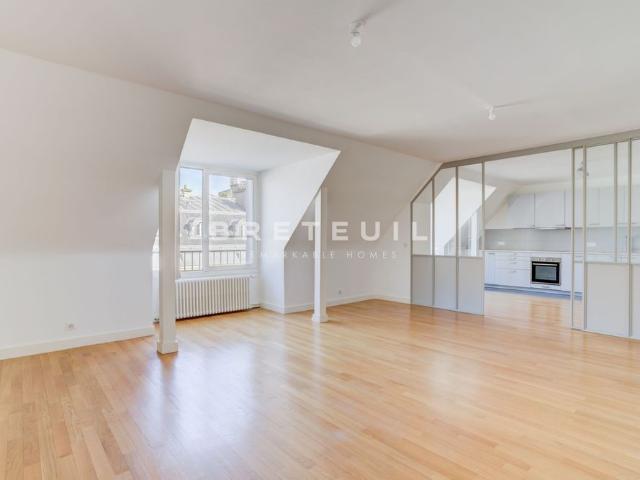 Tout savoir sur cet appartement dans le quartier Triangle d'Or, à Paris 8ème