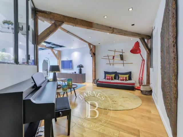 Tout savoir sur cet appartement dans le quartier Triangle d'Or, à Paris 8ème