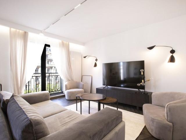 Tout savoir sur cet appartement dans le quartier Triangle d'Or, à Paris 8ème