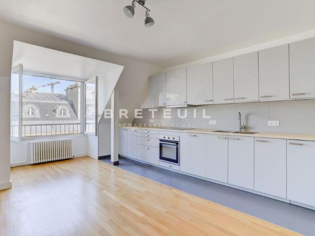 Tout savoir sur cet appartement dans le quartier Triangle d'Or, à Paris 8ème