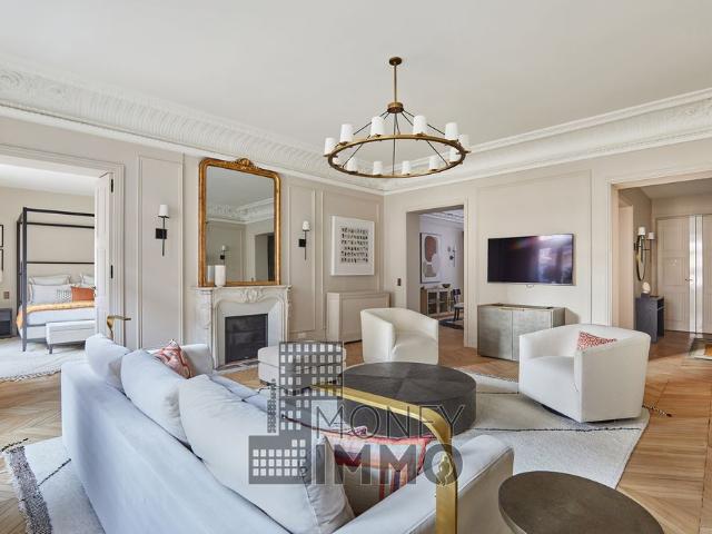 Tout savoir sur cet appartement dans le quartier Triangle d'Or, à Paris 8ème
