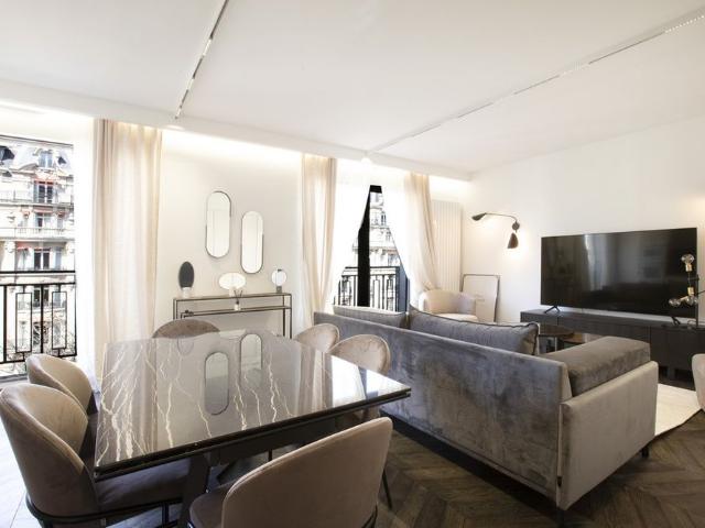 Tout savoir sur cet appartement dans le quartier Triangle d'Or, à Paris 8ème