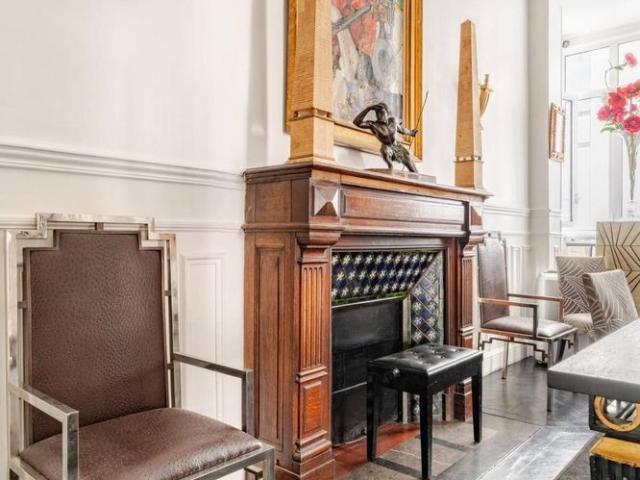 Tout savoir sur cet appartement dans le quartier Triangle d'Or, à Paris 8ème