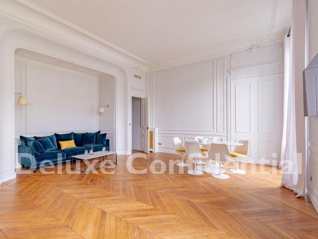 Tout savoir sur cet appartement dans le quartier Triangle d'Or, à Paris 8ème