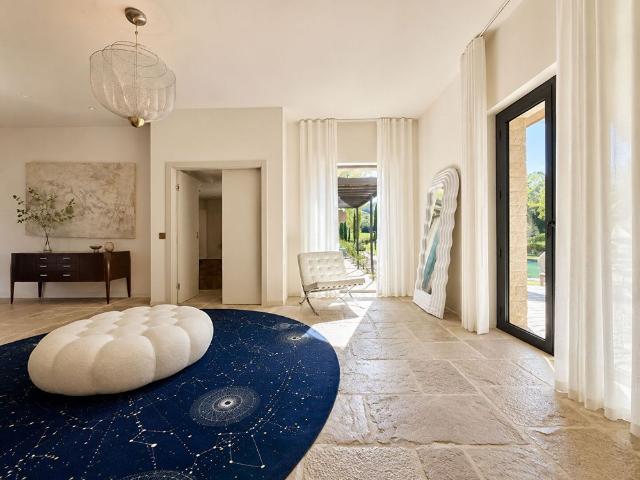 Tout savoir sur cette maison dans le quartier Comtale Cente Cours Mirabeau, à Aix en Provence