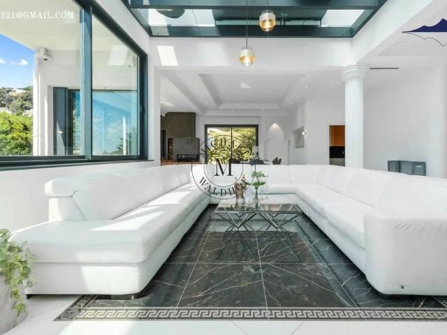 Tout savoir sur cette maison dans le quartier Cabbe Saint Roman, à Roquebrune Cap Martin