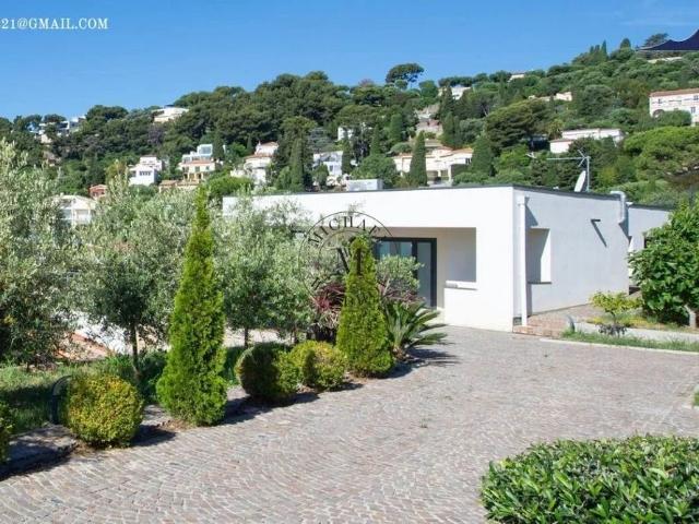 Tout savoir sur cette maison dans le quartier Cabbe Saint Roman, à Roquebrune Cap Martin