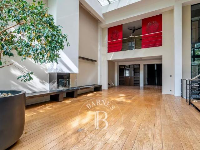 Tout savoir sur cette maison dans le quartier Centre Mairie, à Asnières sur Seine