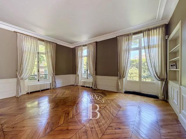 Tout savoir sur cette maison dans le quartier Centre, à Saint Cloud