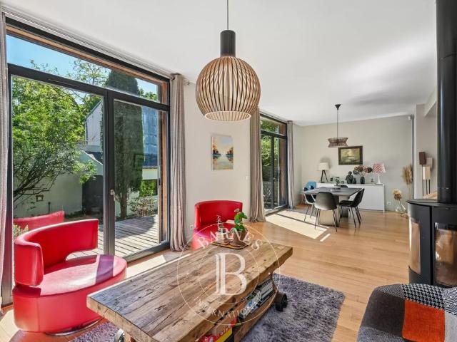 Tout savoir sur cette maison dans le quartier Agent Sarre Centre Les Vallées La Garenne, à Colombes