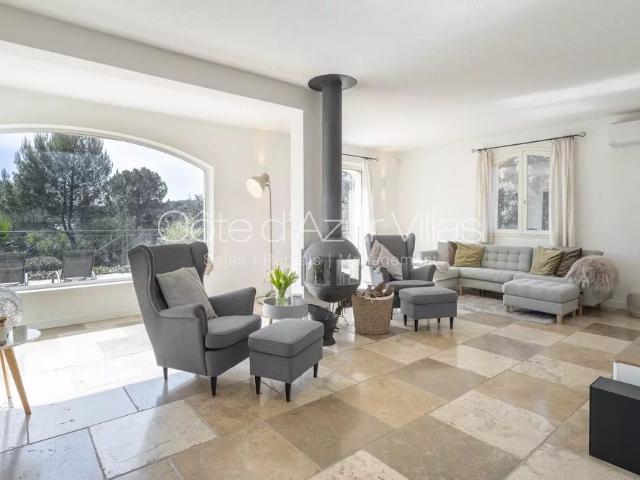 Tout savoir sur cette maison dans le quartier Ecarts Sud, à Valbonne