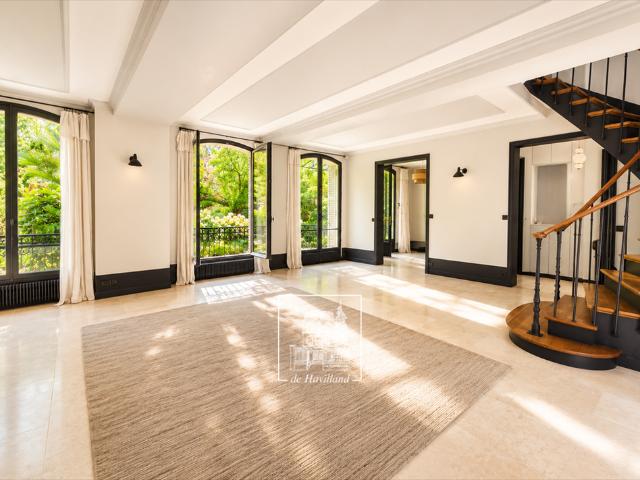 Tout savoir sur cette maison dans le quartier Ile de la Jatte Parc d'Orléans, à Neuilly sur Seine