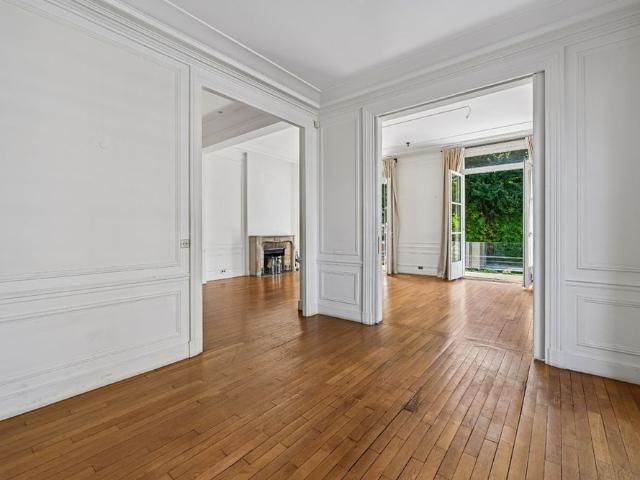 Tout savoir sur cette maison dans le quartier Ile de la Jatte Parc d'Orléans, à Neuilly sur Seine