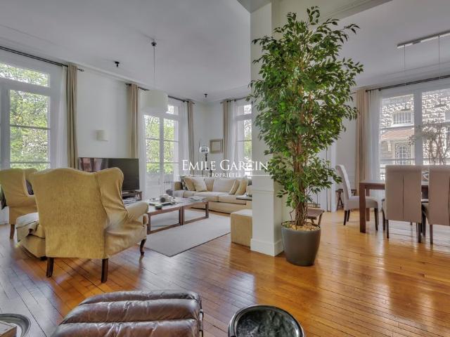 Tout savoir sur cette maison dans le quartier Ile de la Jatte Parc d'Orléans, à Neuilly sur Seine