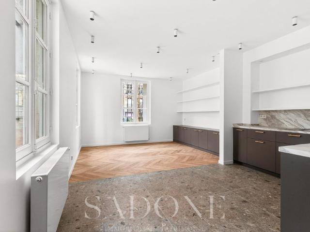 Tout savoir sur cette maison dans le quartier Ile de la Jatte Parc d'Orléans, à Neuilly sur Seine