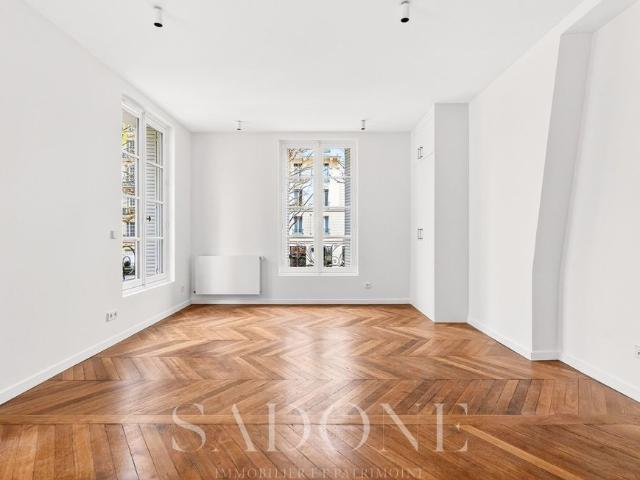Tout savoir sur cette maison dans le quartier Ile de la Jatte Parc d'Orléans, à Neuilly sur Seine