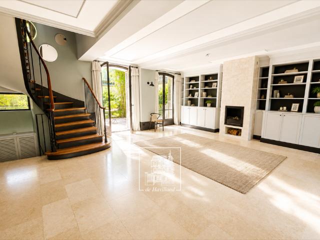 Tout savoir sur cette maison dans le quartier Ile de la Jatte Parc d'Orléans, à Neuilly sur Seine