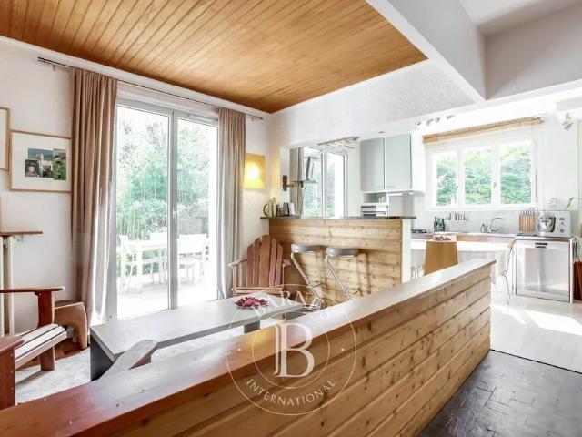 Tout savoir sur cette maison dans le quartier Jonchere Malmaison Saint Cucufa, à Rueil Malmaison