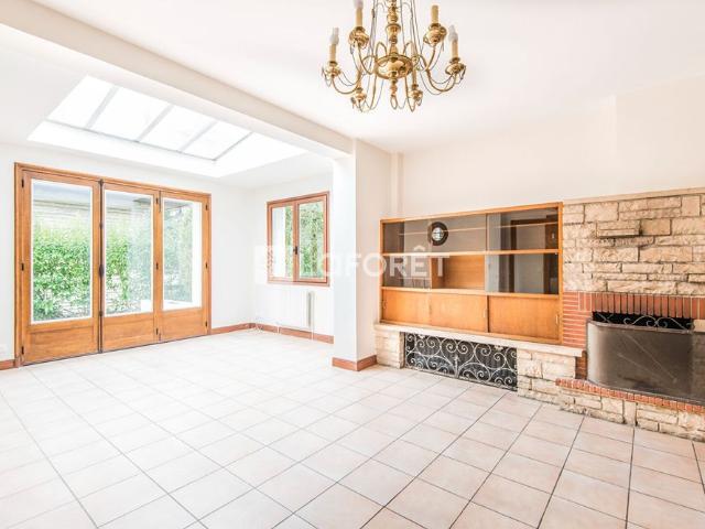 Tout savoir sur cette maison dans le quartier La Châtaigneraie La Feuillaume Sud, à La Celle Saint Cloud