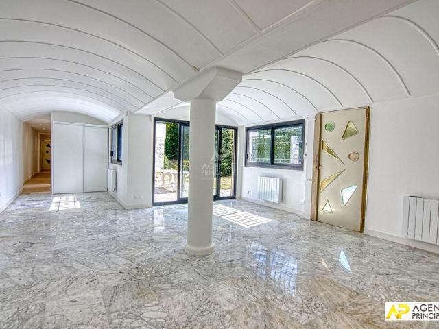 Tout savoir sur cette maison dans le quartier La Châtaigneraie La Feuillaume Sud, à La Celle Saint Cloud