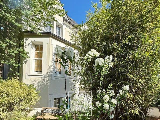 Tout savoir sur cette maison dans le quartier La Châtaigneraie La Feuillaume Sud, à La Celle Saint Cloud