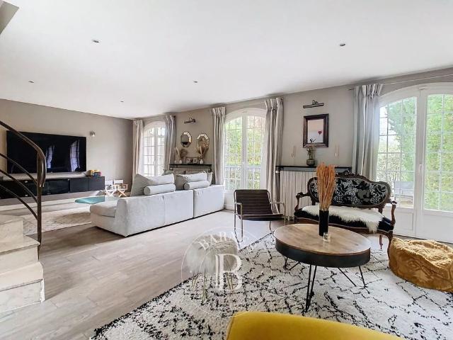 Tout savoir sur cette maison dans le quartier La Varenne, à Saint Maur des Fossés