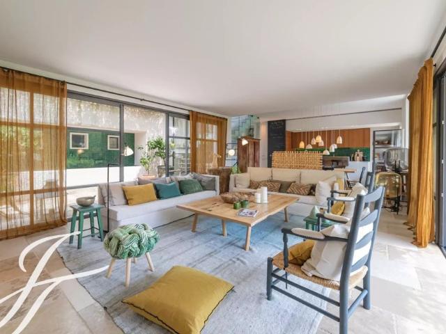 Tout savoir sur cette maison dans le quartier Le Village, à Valbonne