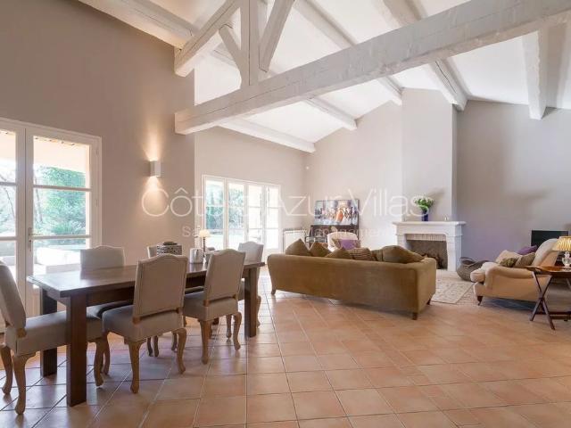 Tout savoir sur cette maison dans le quartier Le Village, à Valbonne