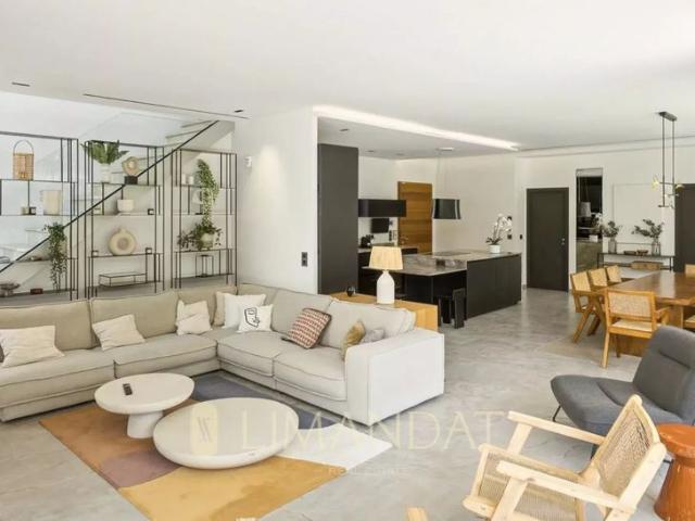 Tout savoir sur cette maison dans le quartier Les Indes les Groulles, à Mouans Sartoux