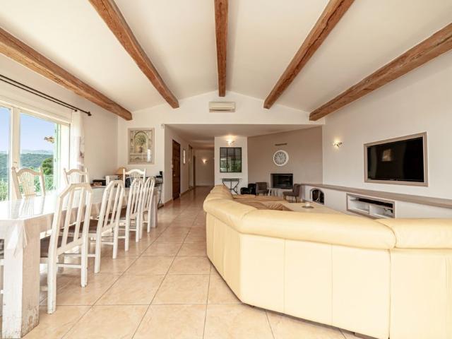 Tout savoir sur cette maison dans le quartier Lingostiere Saint Isidore, à Nice