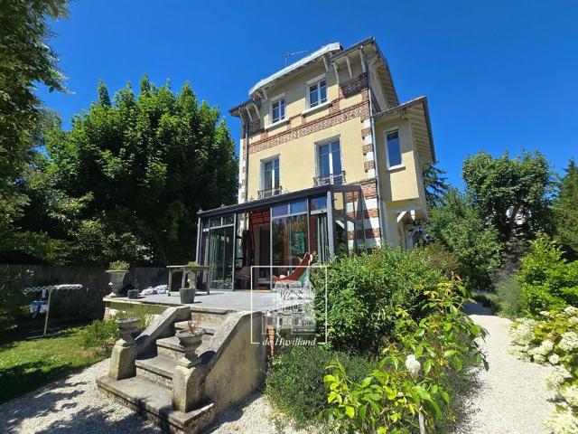 Tout savoir sur cette maison dans le quartier Mairie, à Garches
