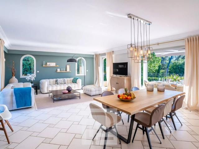 Tout savoir sur cette maison dans le quartier Saint Martin Le Miracle, à Mougins